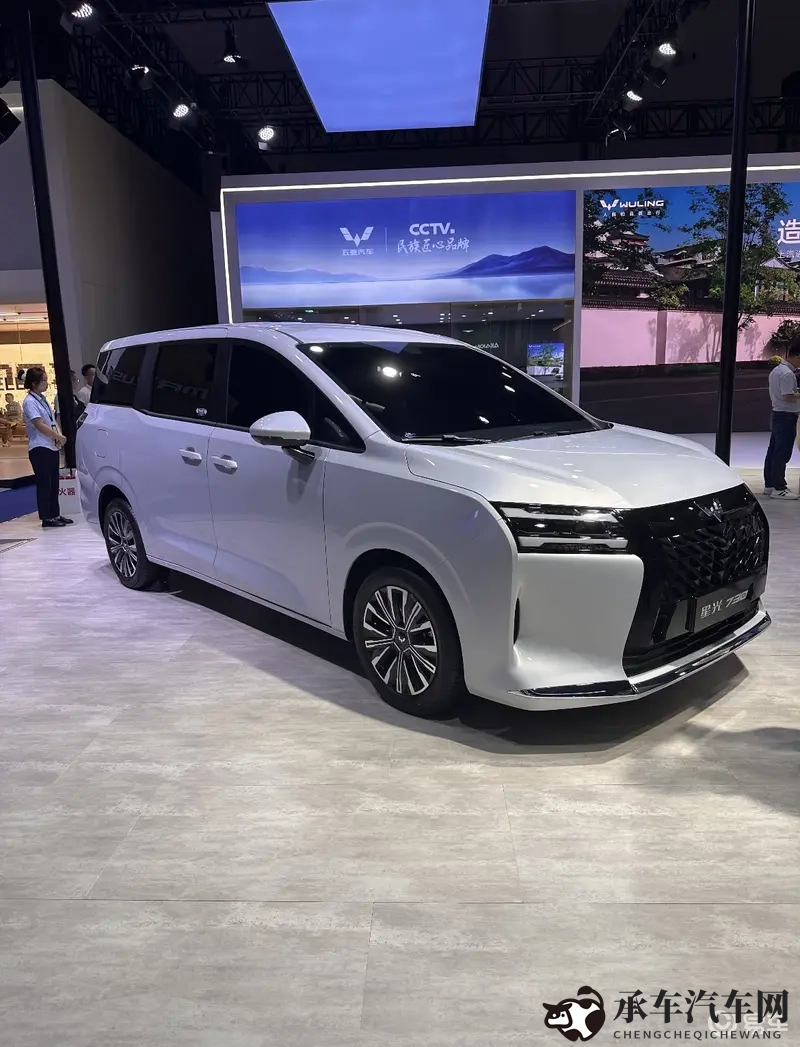 女生和男生脱衣服差差app:差差App创新个性化服务,引领潮流!-1