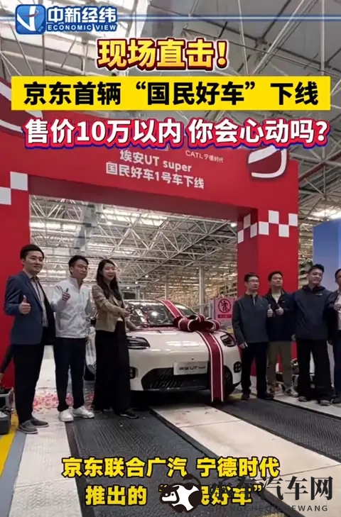 丝袜老师踩我的 出精|独特丝袜设计惊艳车展，汽车安全新潮流引期待-3