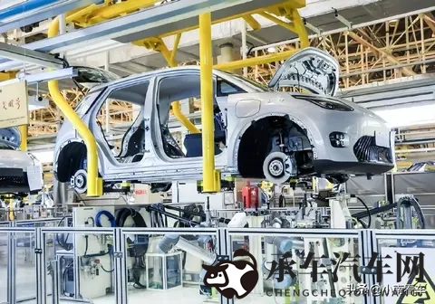 黄三色和绿三色的区别图片|汽车色彩大揭秘:黄色与绿色,哪款更吸引你?-2