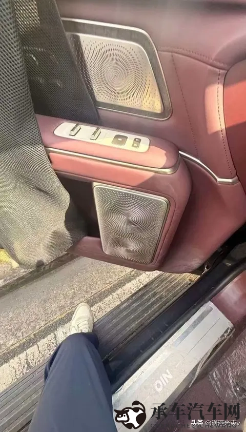 总裁大肚桌角憋尿勒肚子|豪华轿车长途驾驶:车内尴尬问题如何解决?-3