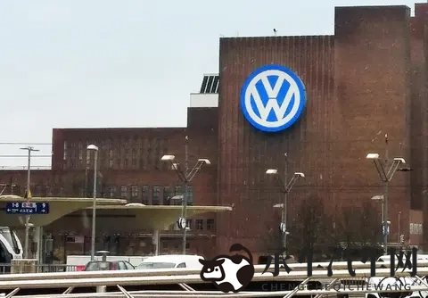 三上悠亚《最完美的情人》：汽车新宠：极简设计，科技豪华，驾驶新体验-1